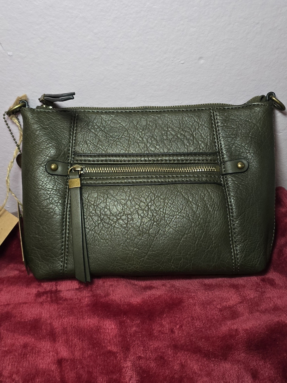 Compact Olive Green Crossbody Bag with Front Zip Pocket